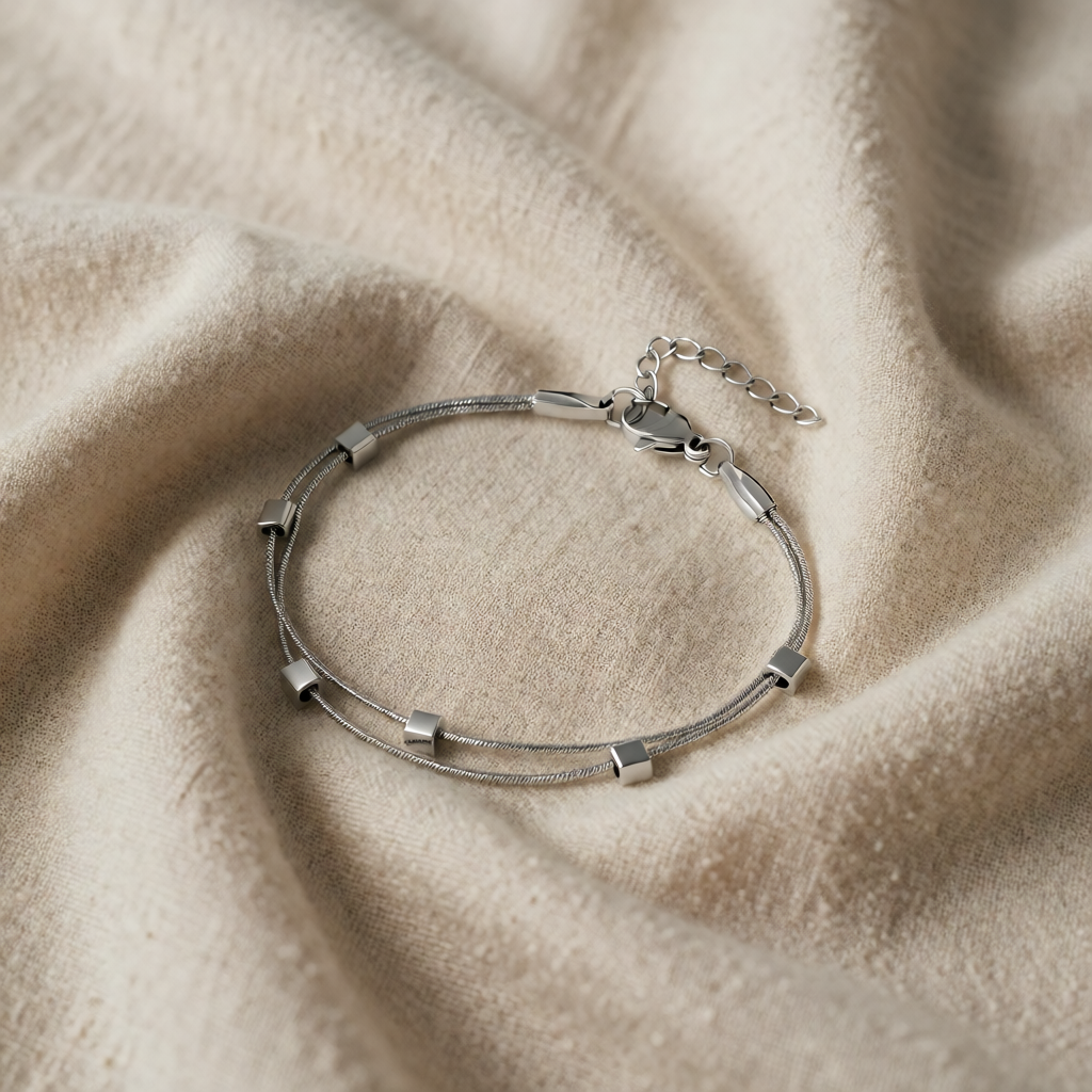 Silver Chain Bracelet Méabh with Cube Beads