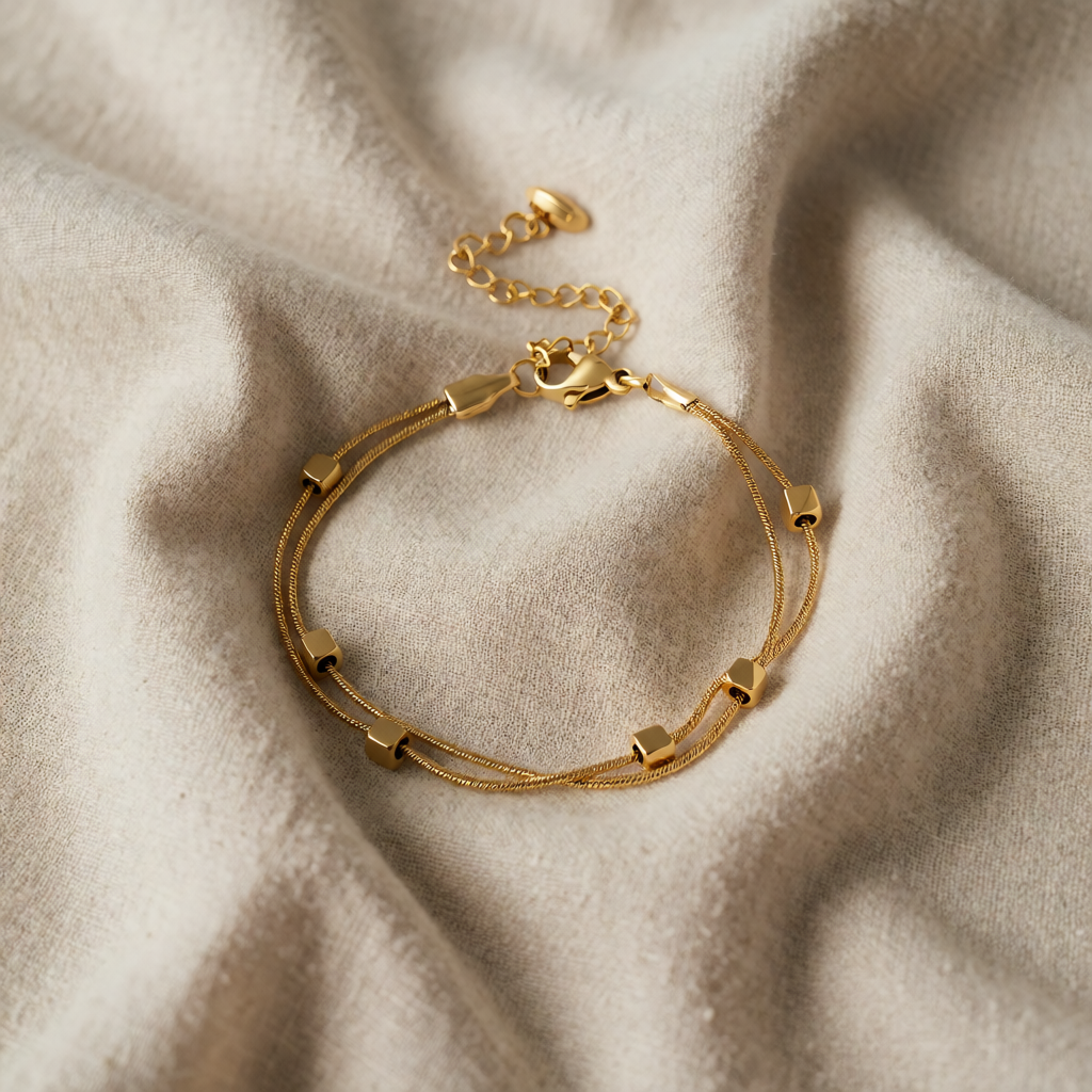 Gold Chain Bracelet Máire with Cube Beads