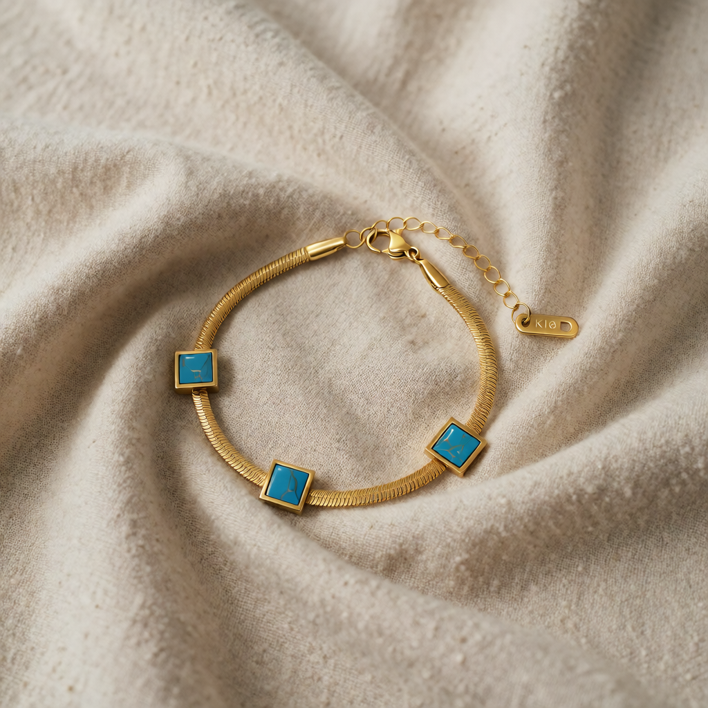 Gold Chain Bracelet Maeve with Turquoise