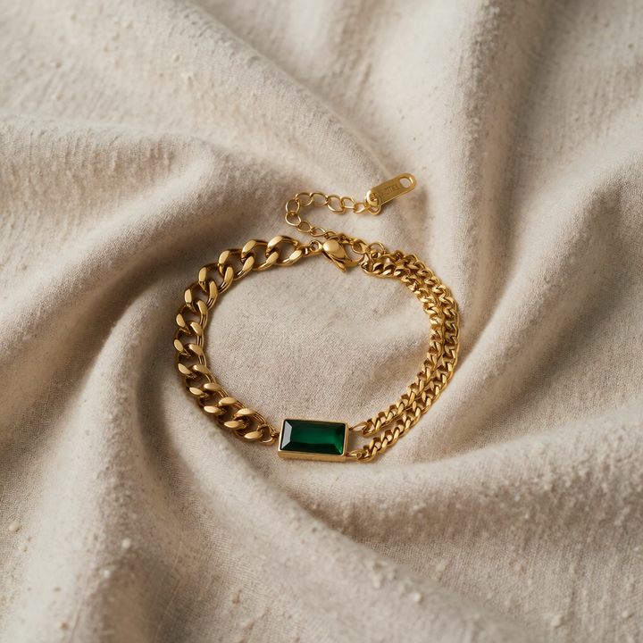 Gold Chain Bracelet Aoibhinn with Emerald