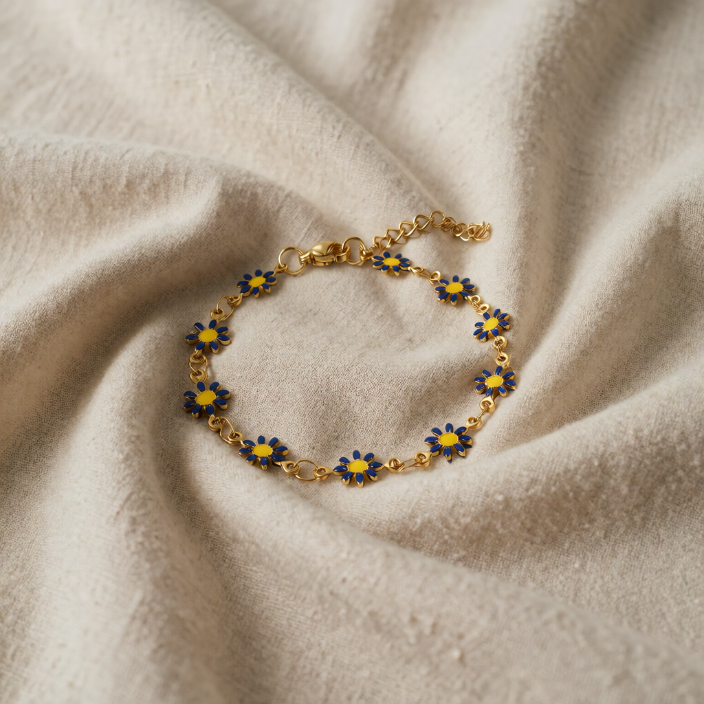 Gold Chain Bracelet Róisín with Blue Flowers