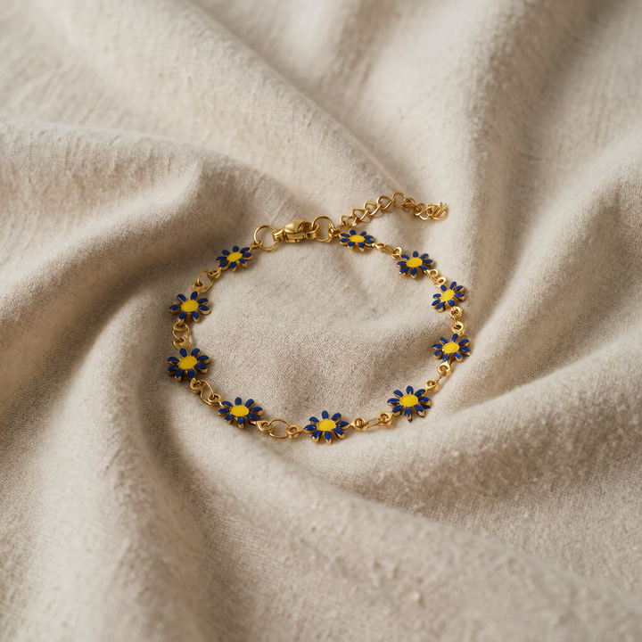 Gold Chain Bracelet Róisín with Blue Flowers