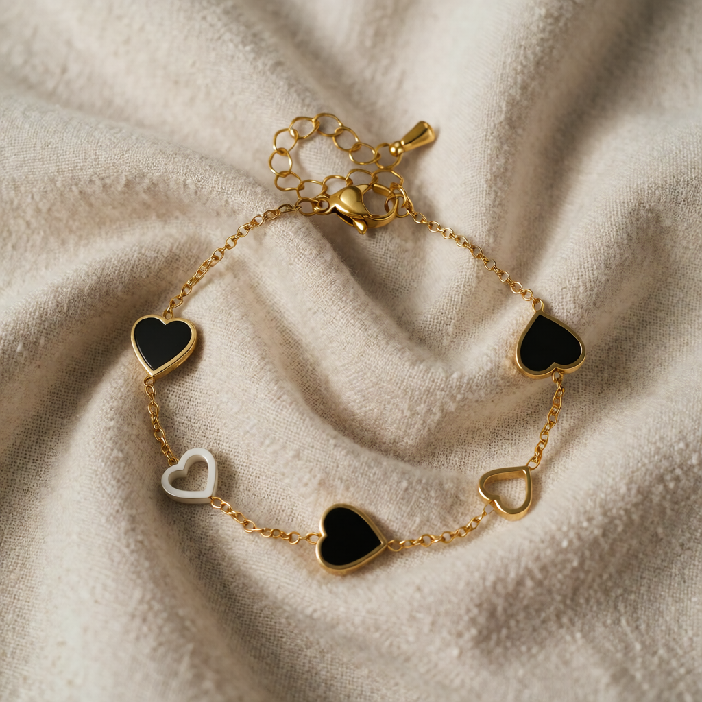 Gold Charm Bracelet Nuala with Hearts