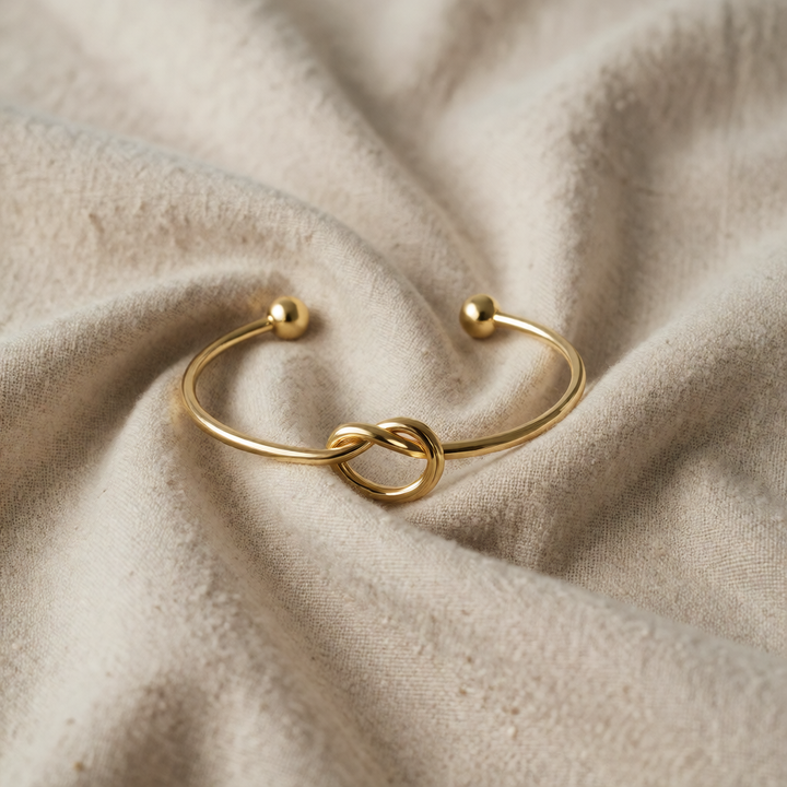 Gold Cuff Bracelet Sinéad with Love Knot