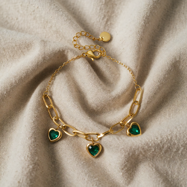 Gold Chain Bracelet Niamh with Emerald Hearts