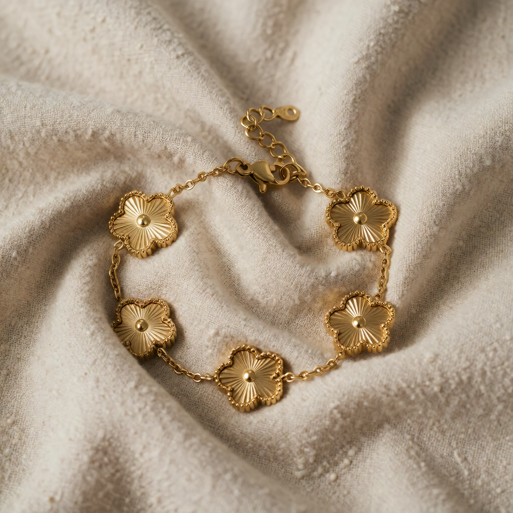 Gold Charm Bracelet Órla with Flower Motifs