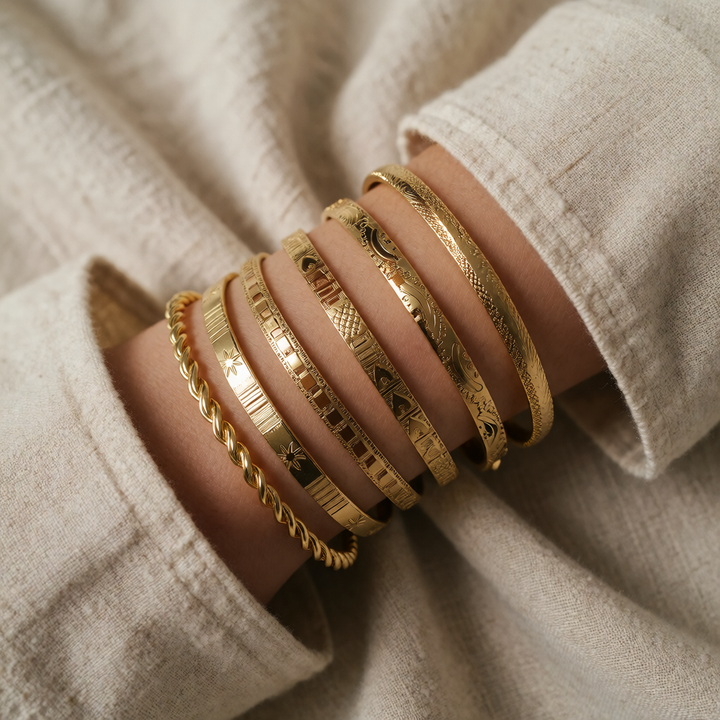 Gold Bangle Set Órlaith with Engraved Motifs