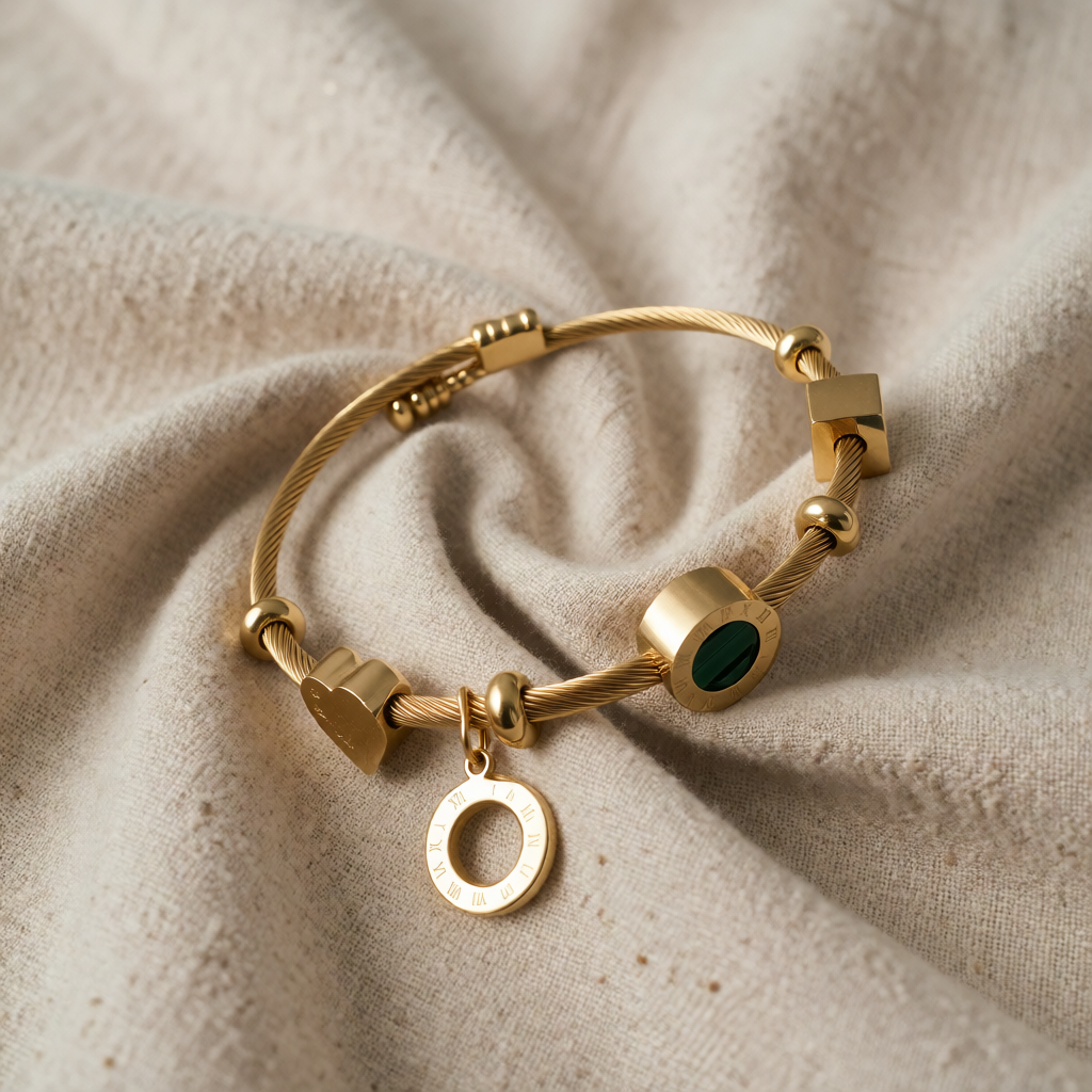 Gold Charm Bracelet Caoimhe with Emerald