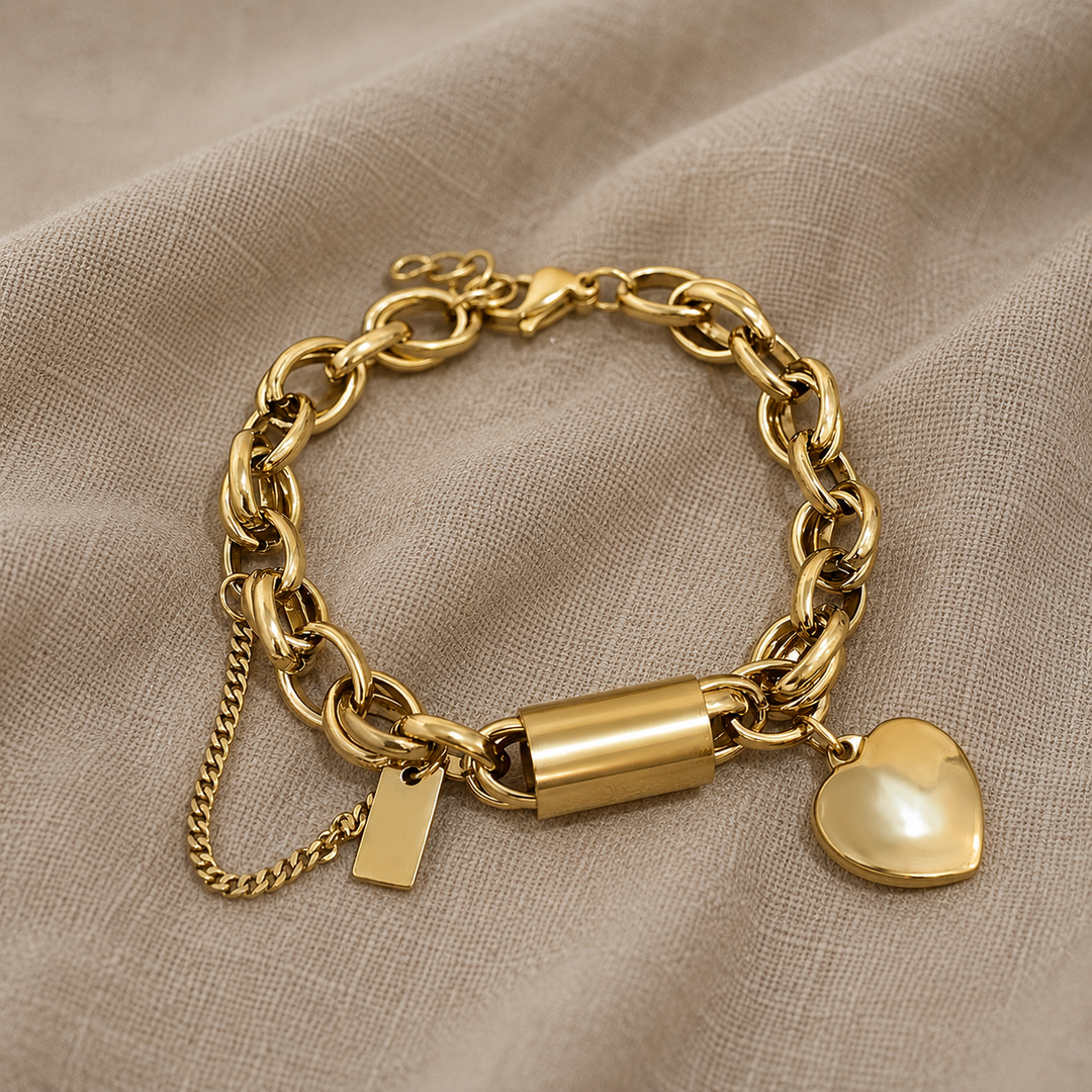 Gold Chain Bracelet Gobnait with Heart Charm