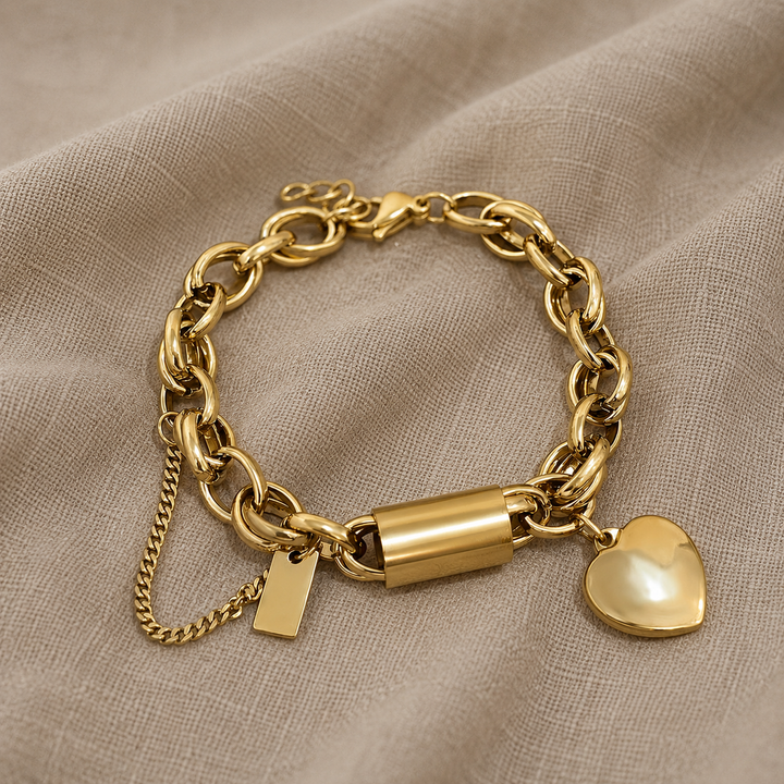 Gold Chain Bracelet Gobnait with Heart Charm