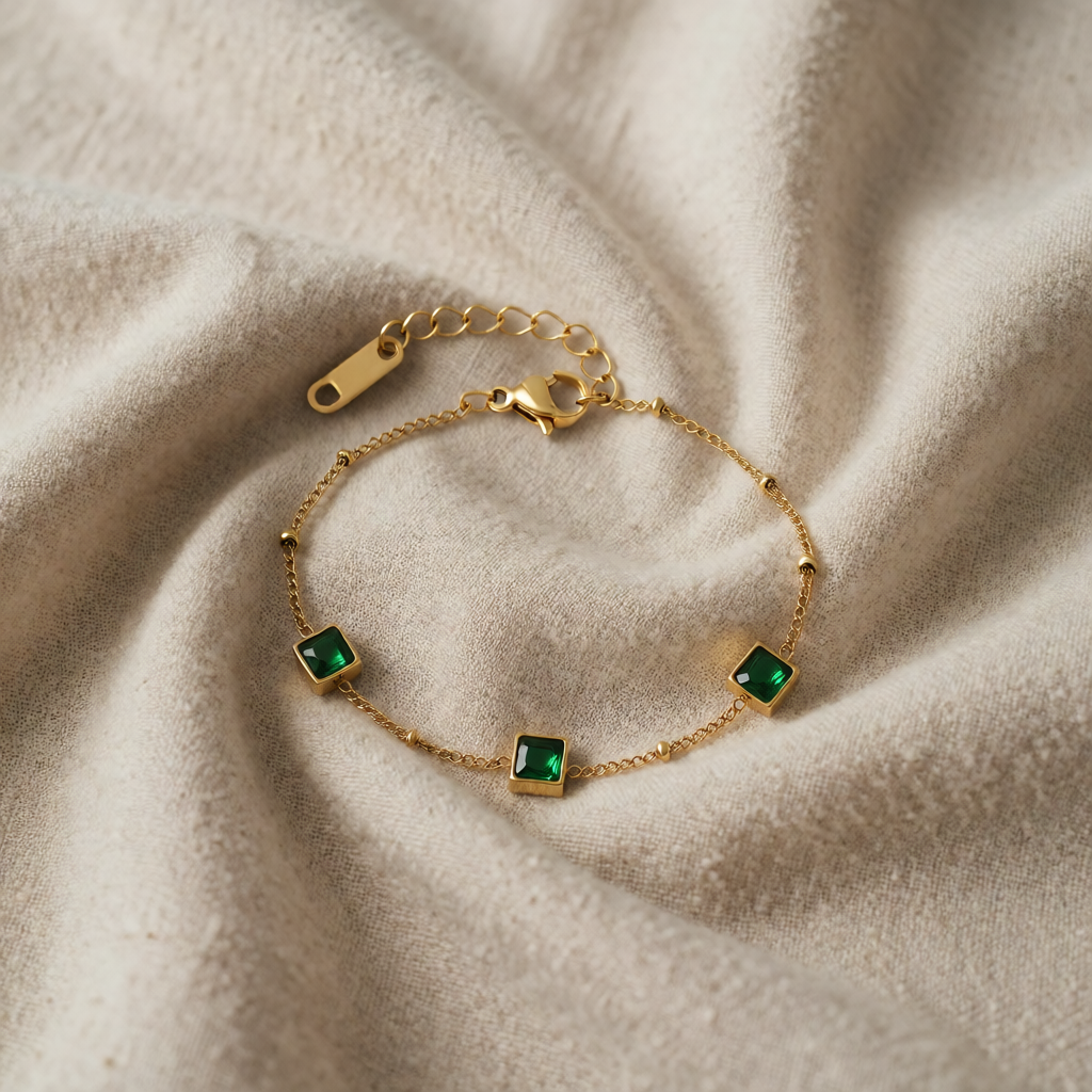 Gold Chain Bracelet Saoirse with Emerald