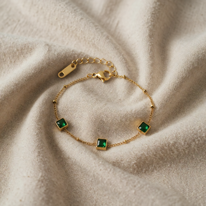 Gold Chain Bracelet Saoirse with Emerald