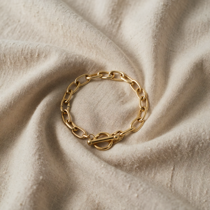 Gold Link Bracelet Deirdre with T-Bar Clasp