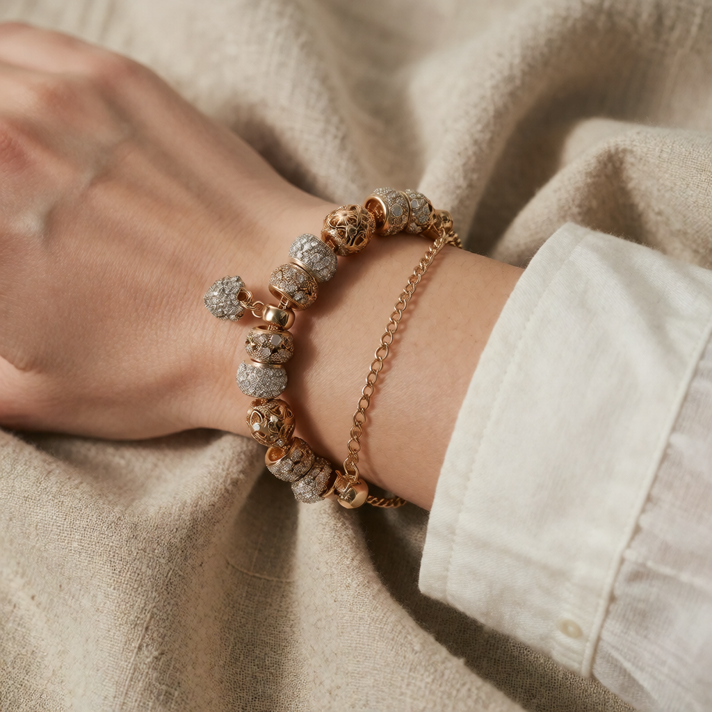 Rose Gold Charm Bracelet Íde with Pavé Beads