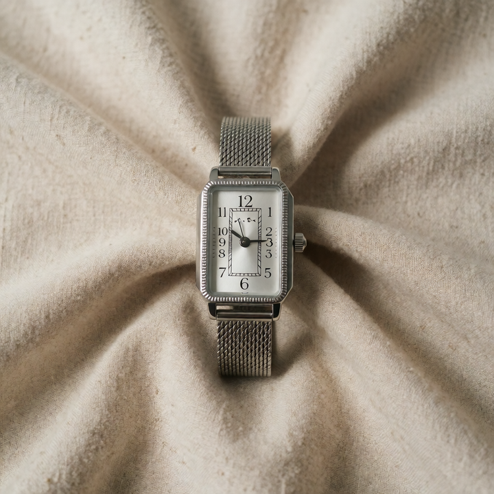 Silver Watch Íde with Rectangular Case and Mesh Strap