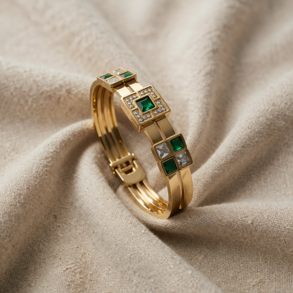 Gold Bangle Bracelet Íde with Emerald