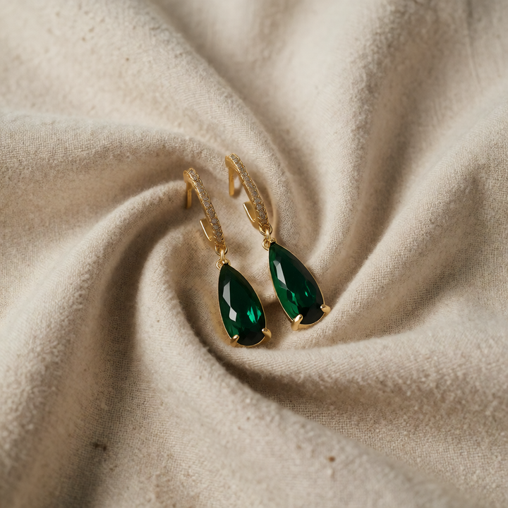 Gold Drop Earrings Áine with Emerald