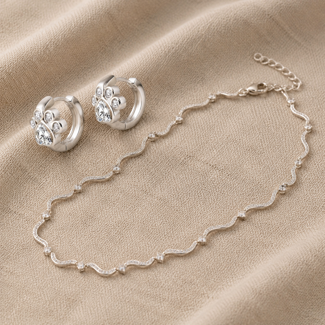 Silver Huggie Earrings Neasa with Zirconia Paw