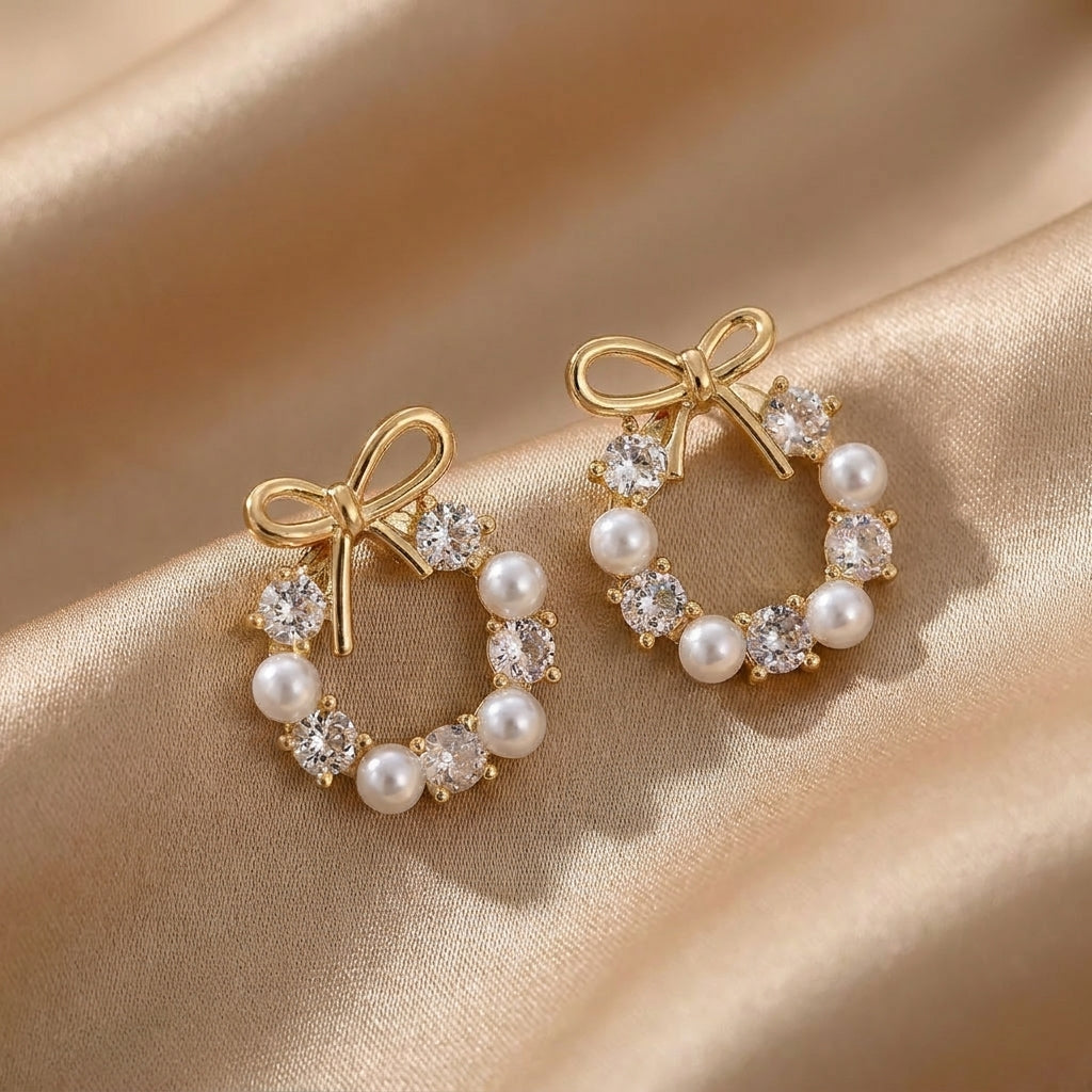 Gold Stud Earrings Íde with Bow, Pearls and Zirconia