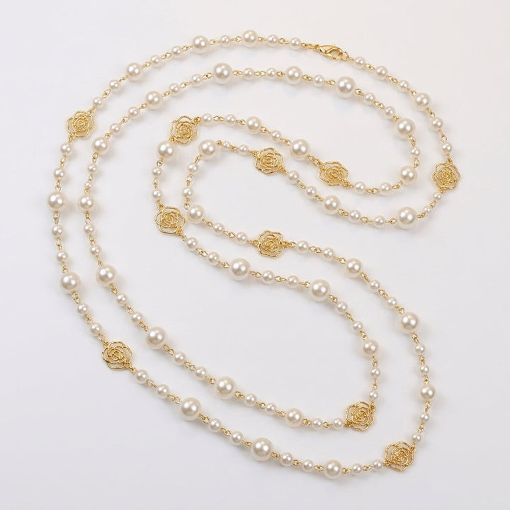 Gold-Plated Pearl Necklace Nuala with Rose Motifs
