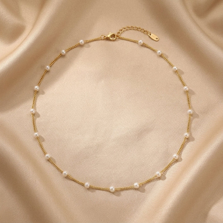 Gold Beaded Necklace Aisling with Pearls