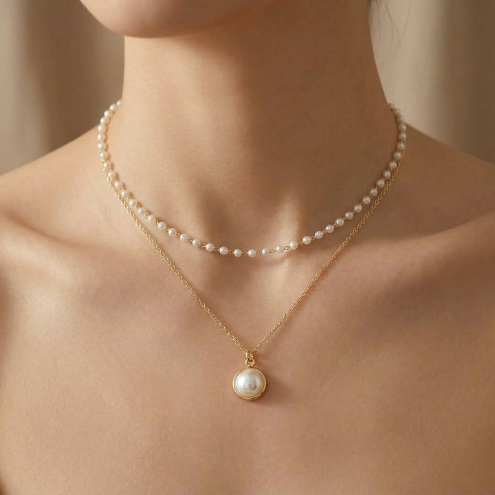 Gold Pearl Necklace Siobhán with Coin Pendant