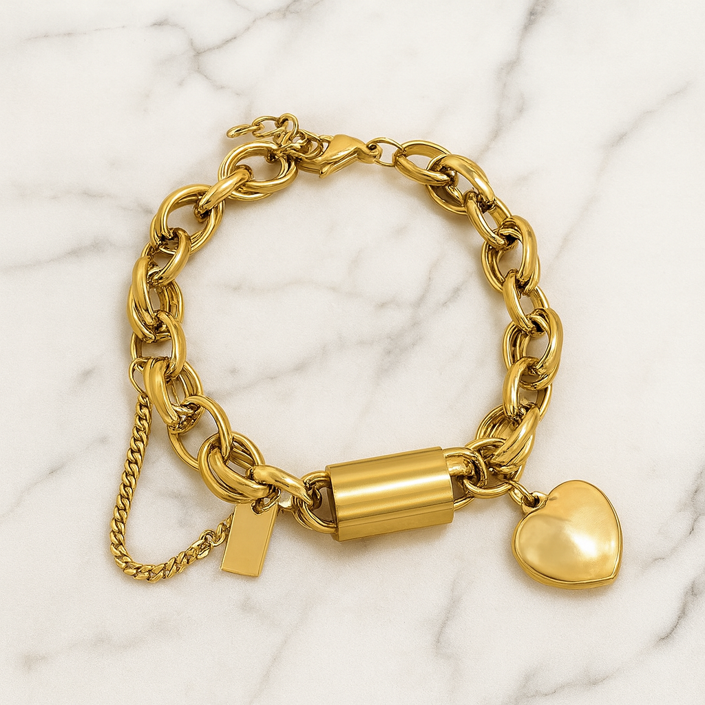 Gold Chain Bracelet Gobnait with Heart Charm