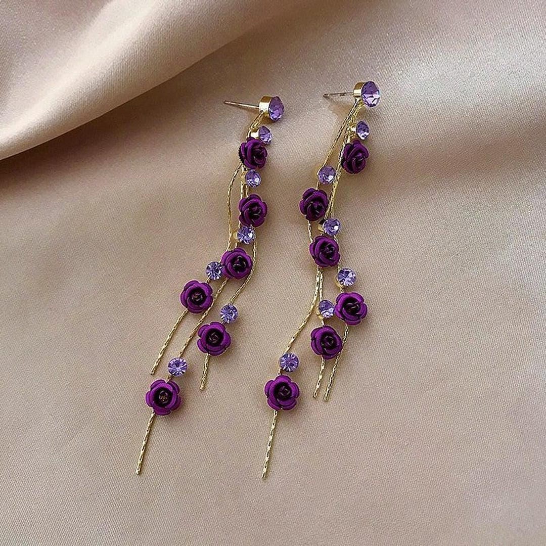 Gold Drop Earrings Deirbhile with Red Roses