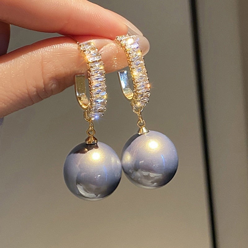 Gold Drop Earrings Aoibh with Grey Pearl