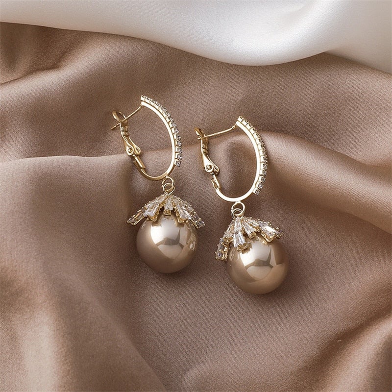 Gold Drop Earrings Eithne with Crystal and Pearl