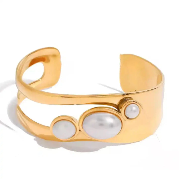 Gold Ring Dervla with Pearls