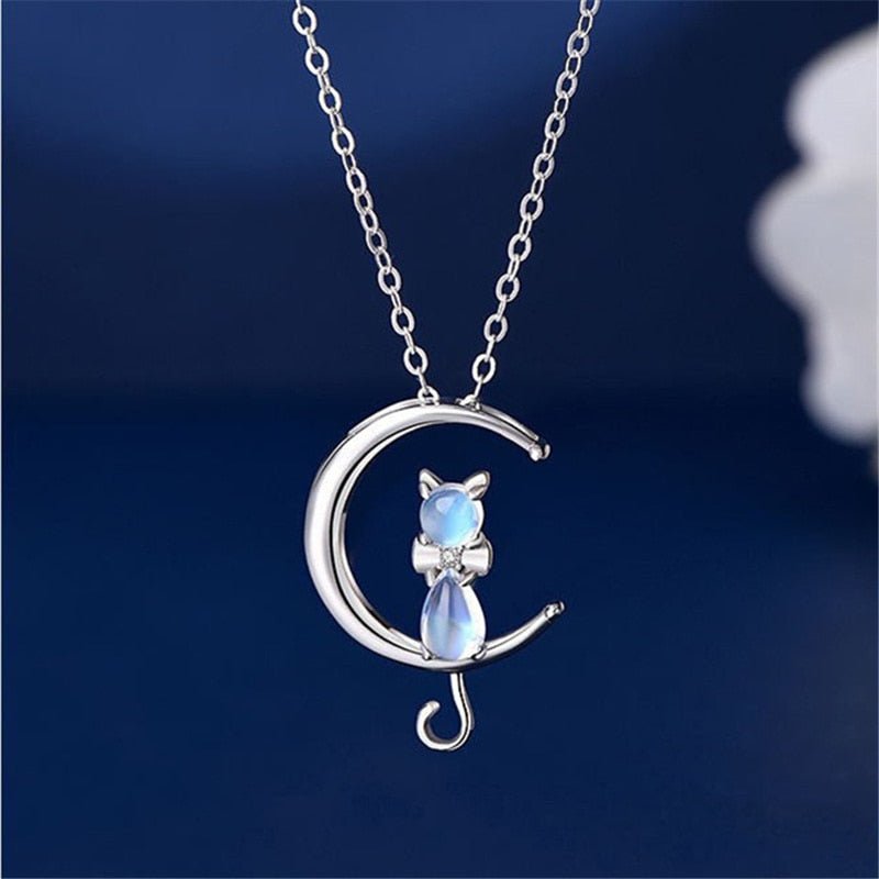 Silver Necklace Eithne with Moonstone Cat on the Moon