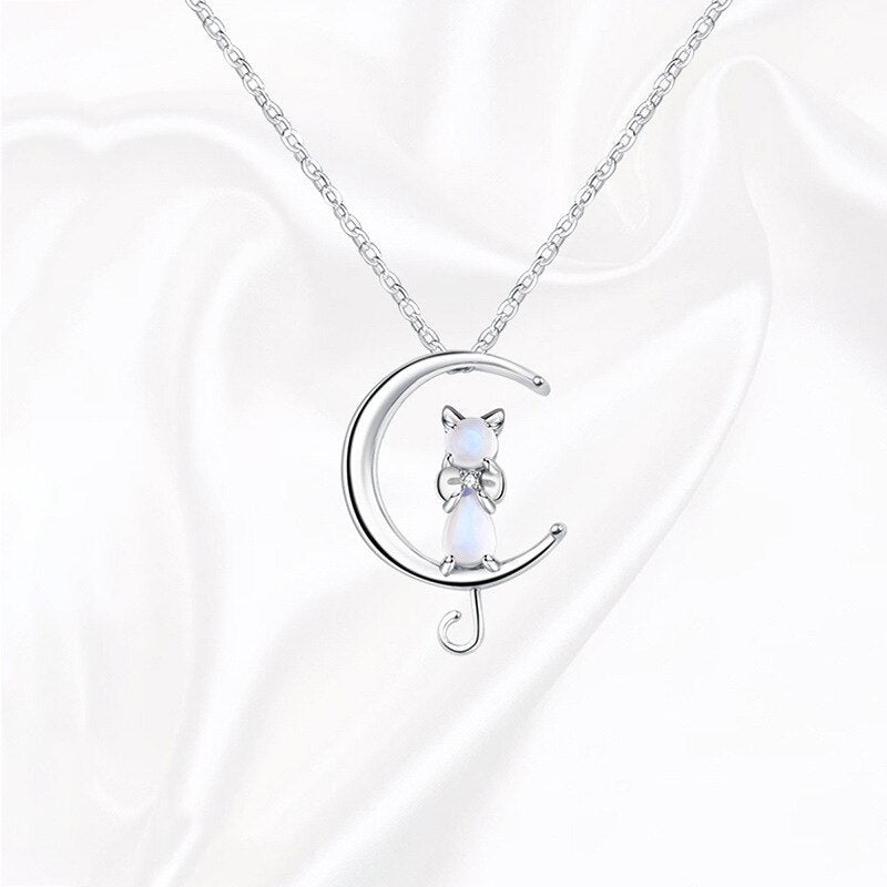 Silver Necklace Eithne with Moonstone Cat on the Moon