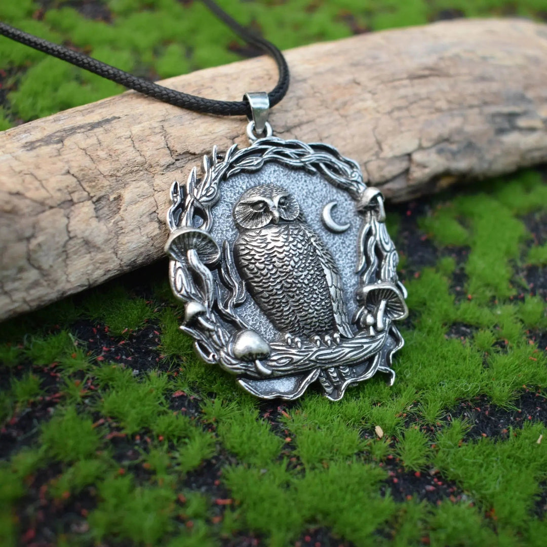 Silver Necklace Caoimhe with Owl and Moon