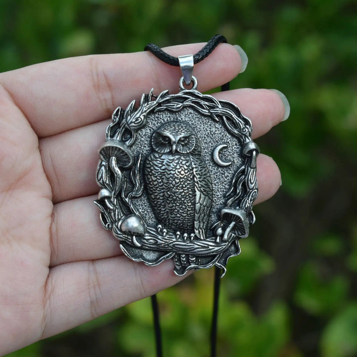 Silver Necklace Caoimhe with Owl and Moon