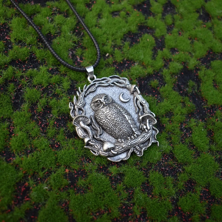 Silver Necklace Caoimhe with Owl and Moon