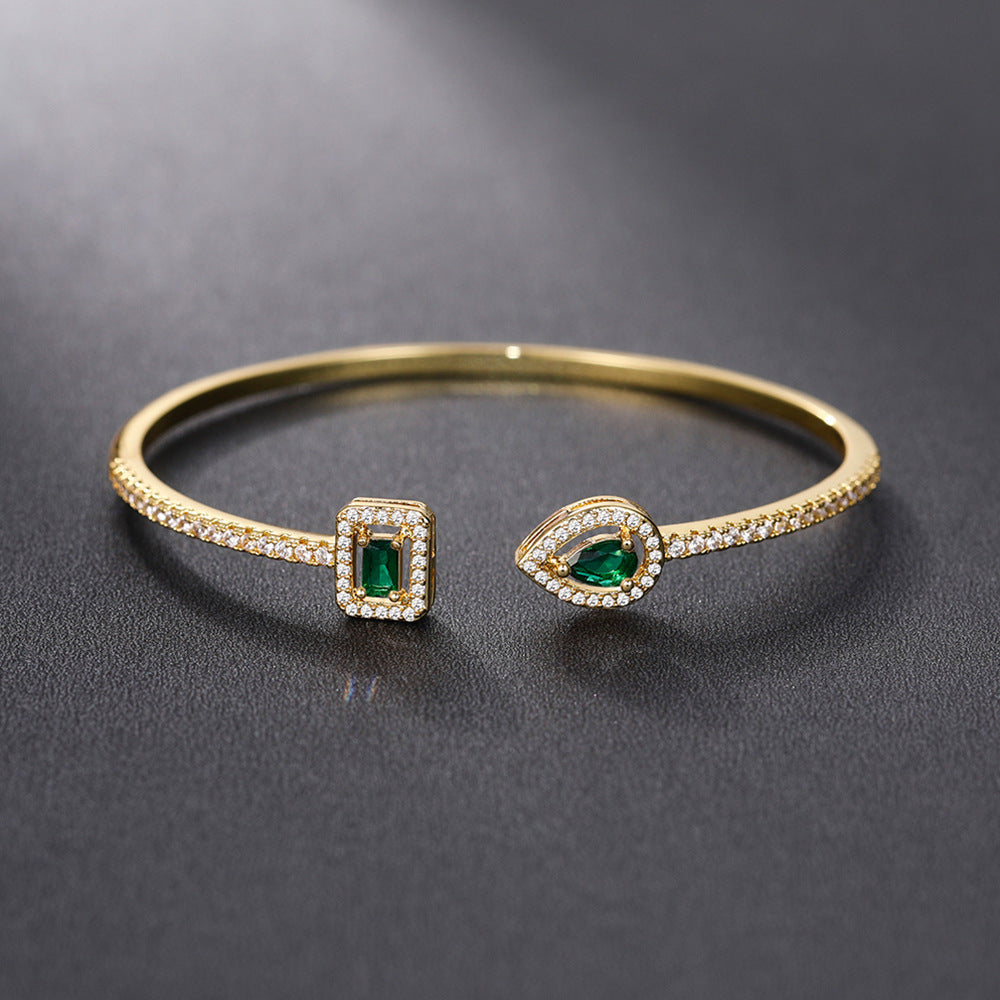 Gold Cuff Bracelet Órla with Emerald