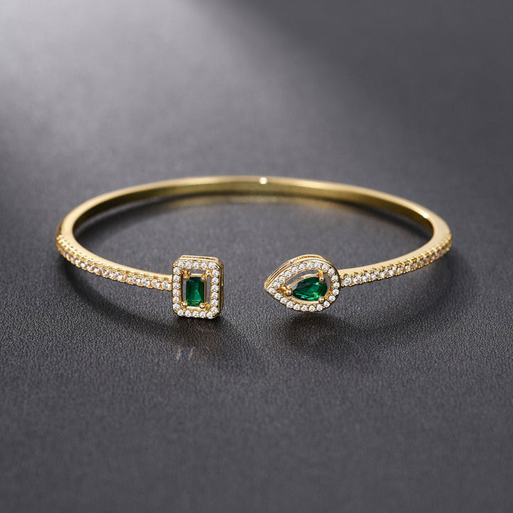 Gold Cuff Bracelet Órla with Emerald