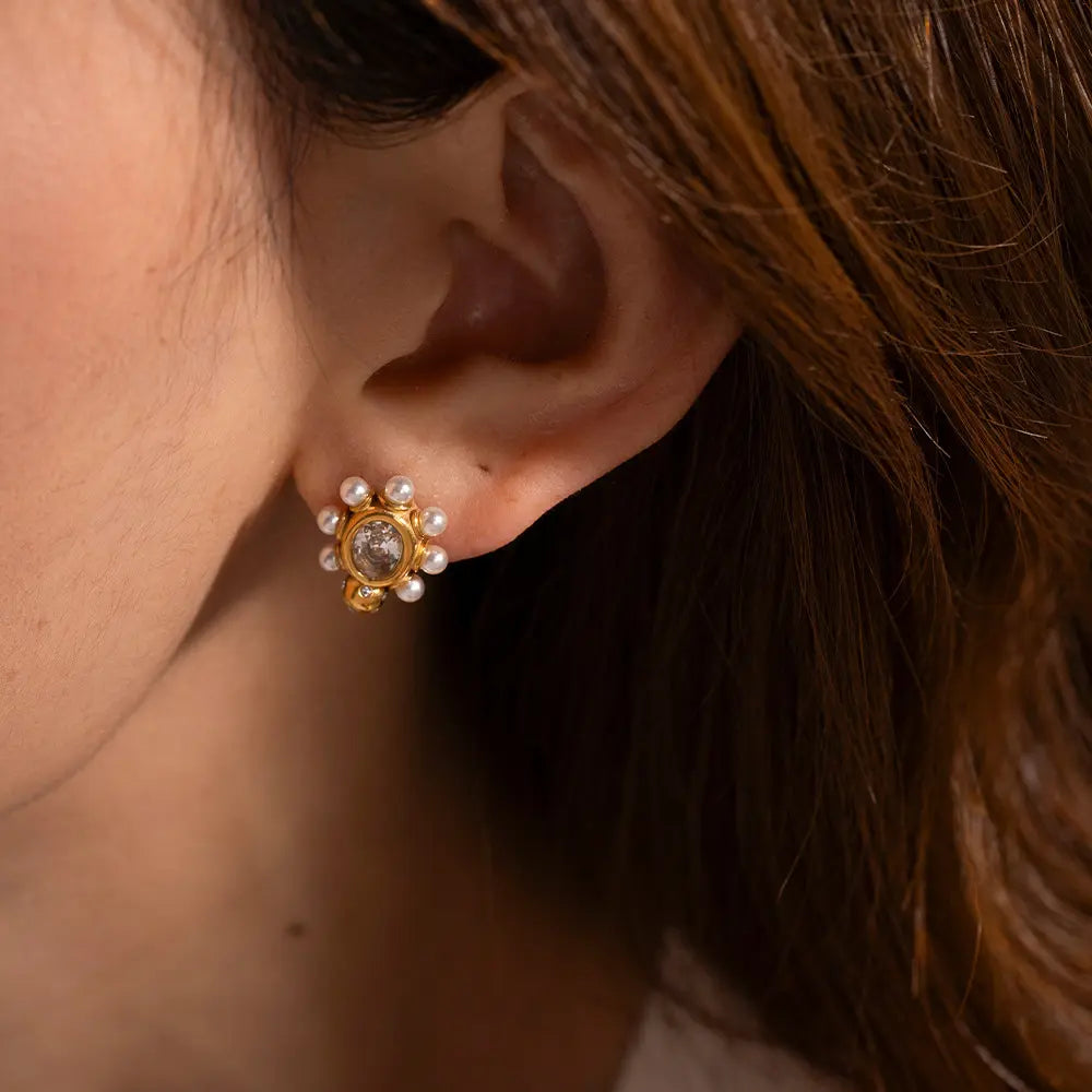 Gold Stud Earrings Róisín with Pearls and Crystal