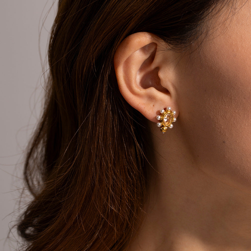 Gold Stud Earrings Róisín with Pearls and Crystal