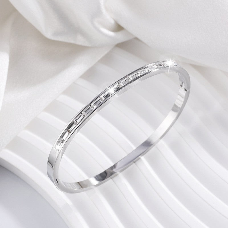 Gold Bangle Clíodhna with Crystal Accents