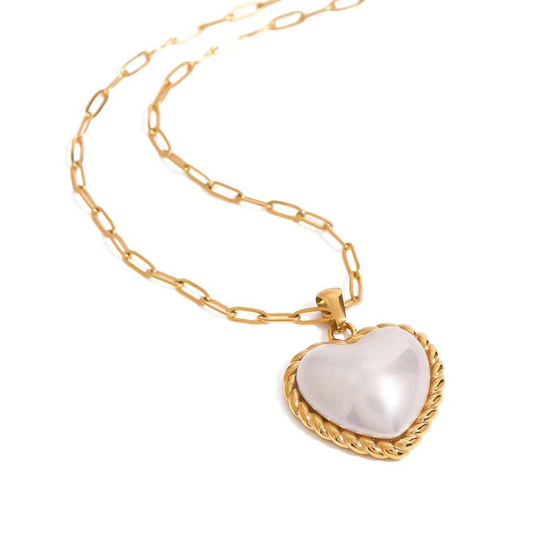 Gold Necklace Órla with Mother-of-Pearl Heart
