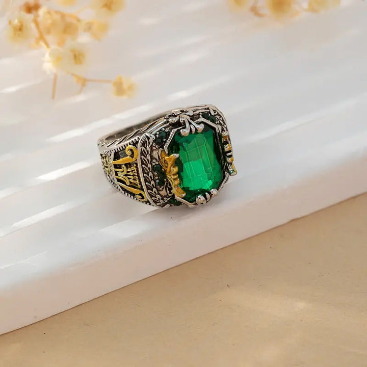 Gold Ring Aisling with Emerald