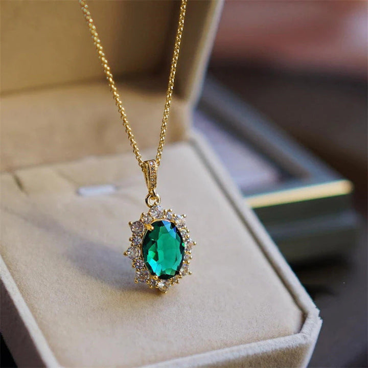 Gold Necklace Róisín with Emerald