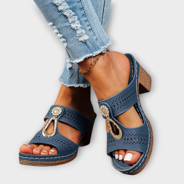 Margarete - Stilvolle Schwarze Sandalen