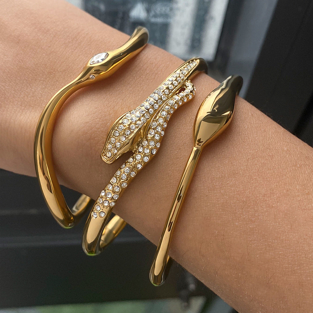 Gold Cuff Bracelet Róisín with Crystals