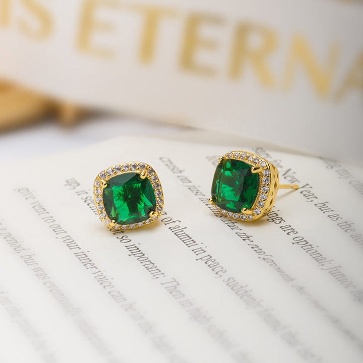 Gold Stud Earrings Dervla with Emerald