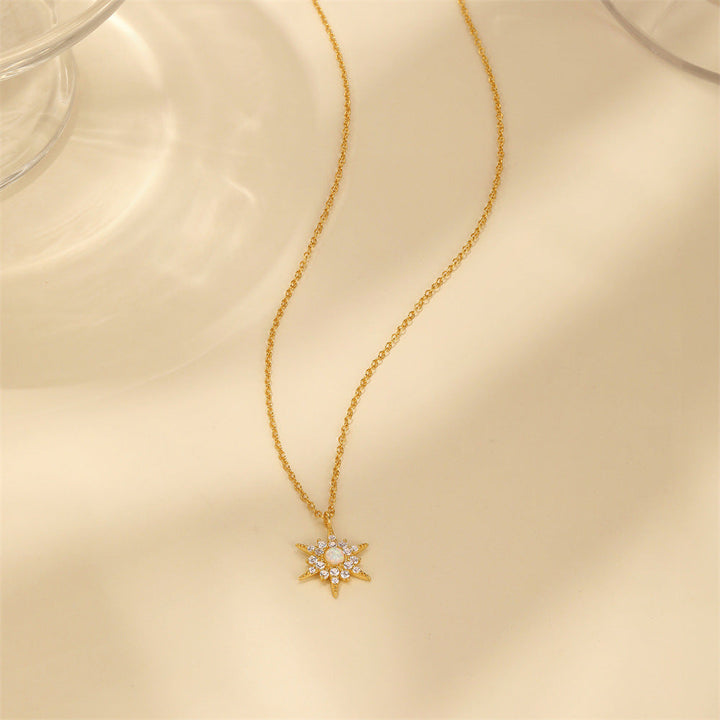 Gold Starburst Necklace Aisling with Pearl