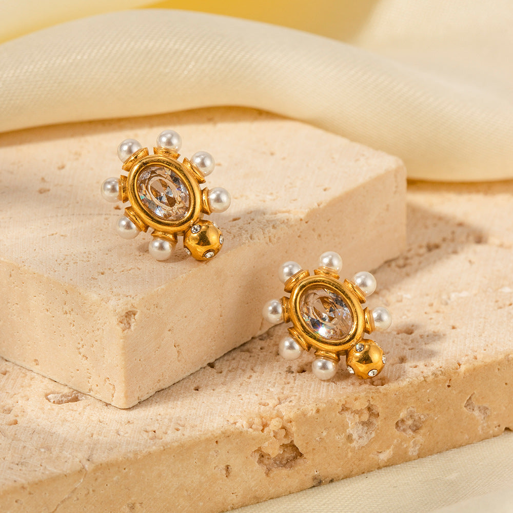Gold Stud Earrings Róisín with Pearls and Crystal
