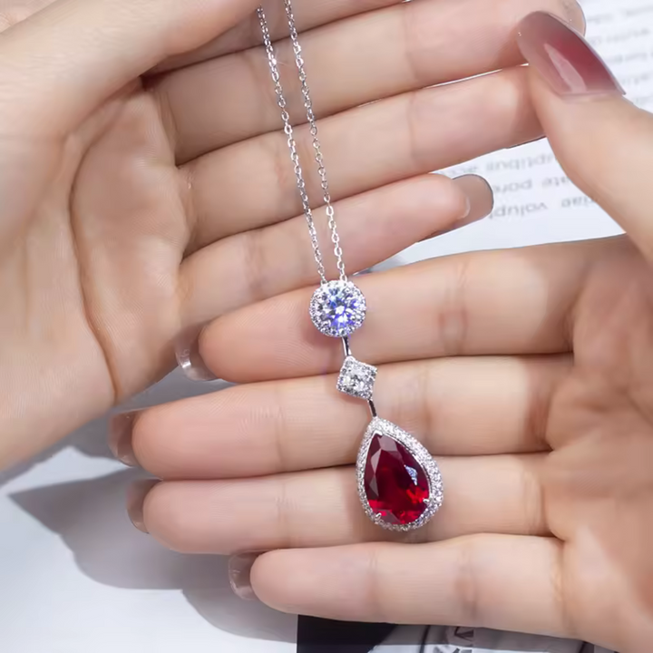 Silver Necklace Órla with Ruby Drop